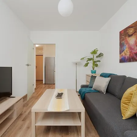 Legnicka With Parking By Renters Appartement