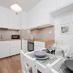 Legnicka With Parking By Renters * Breslau