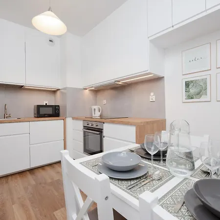 Legnicka With Parking By Renters * Wrocław