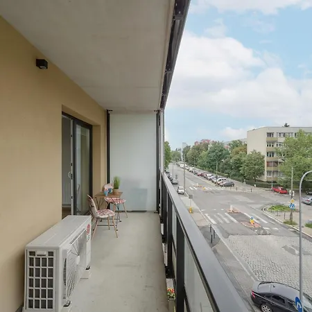 Legnicka With Parking By Renters *