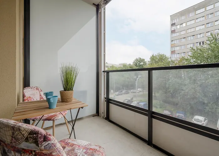 Legnicka With Parking By Renters *