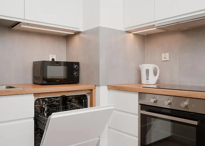 Legnicka With Parking By Renters 公寓